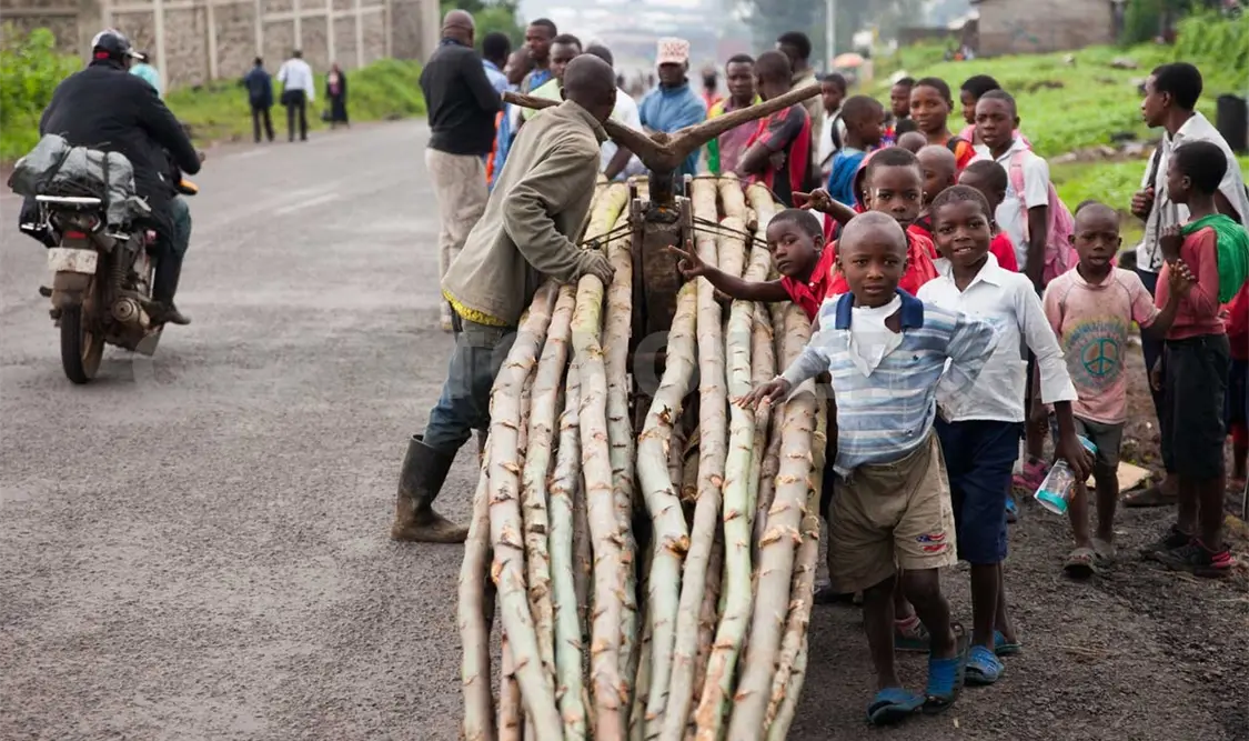 Un patín de madera soporta la economía de un pueblo