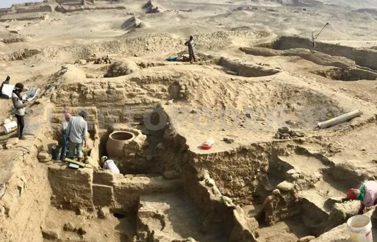 Encuentran momia intacta en Perú