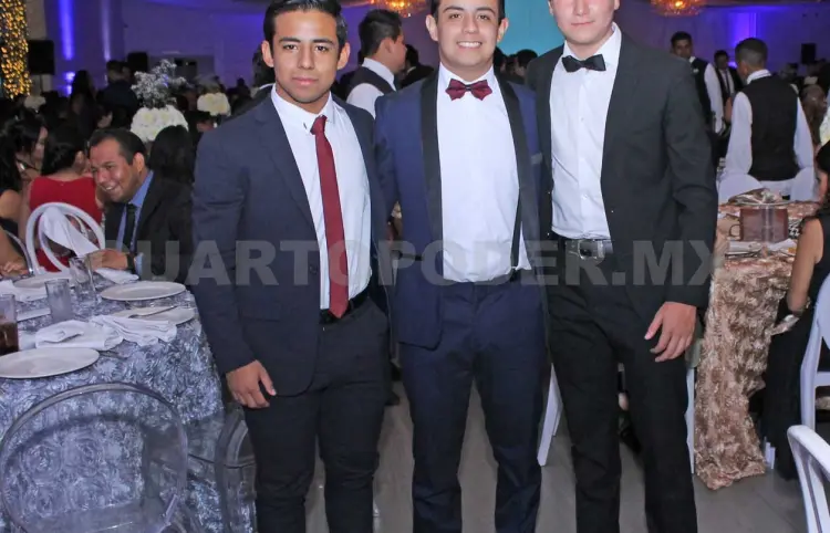 Disfrutaron cena de graduación
