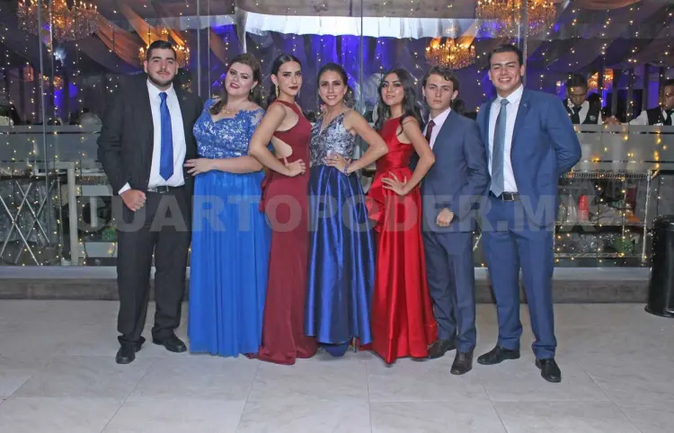 Disfrutaron cena de graduación