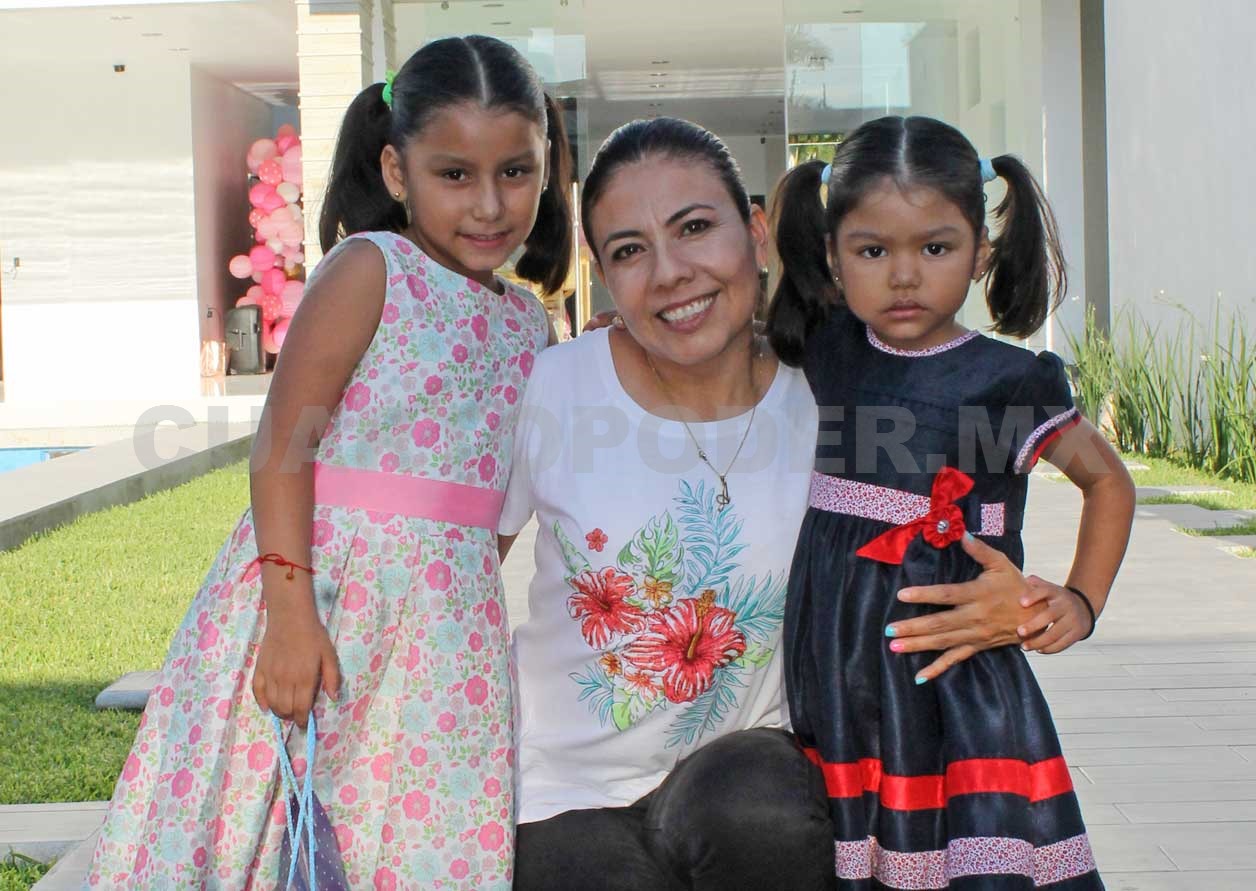 Piñatas y diversión para Alejandra