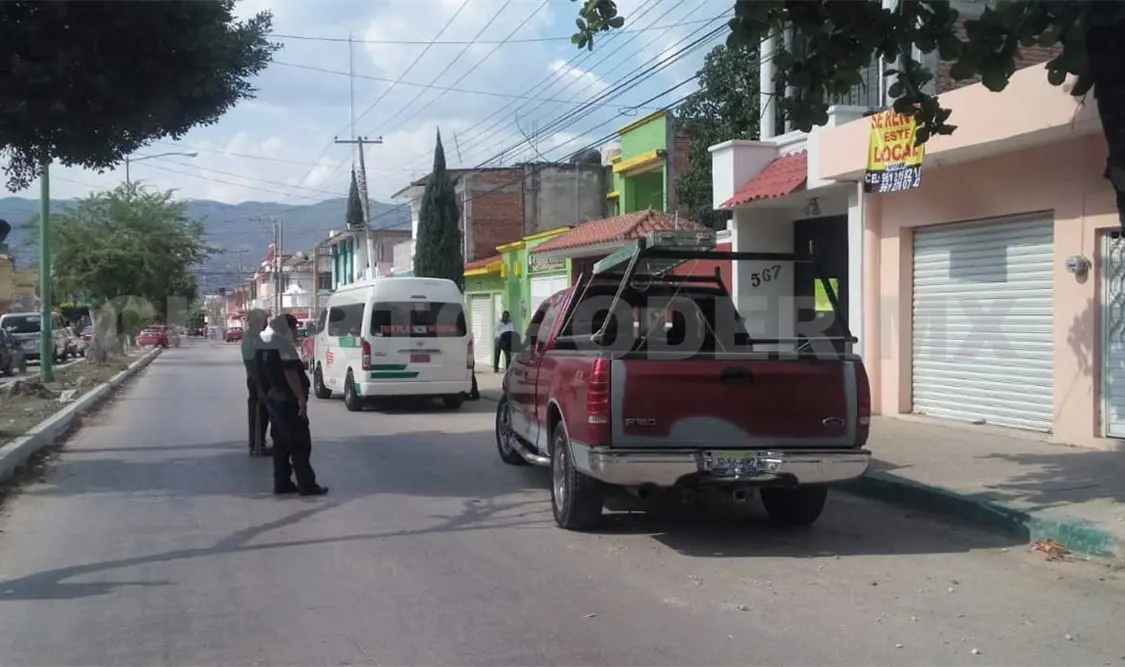 Chocan Pick Up y colectivo