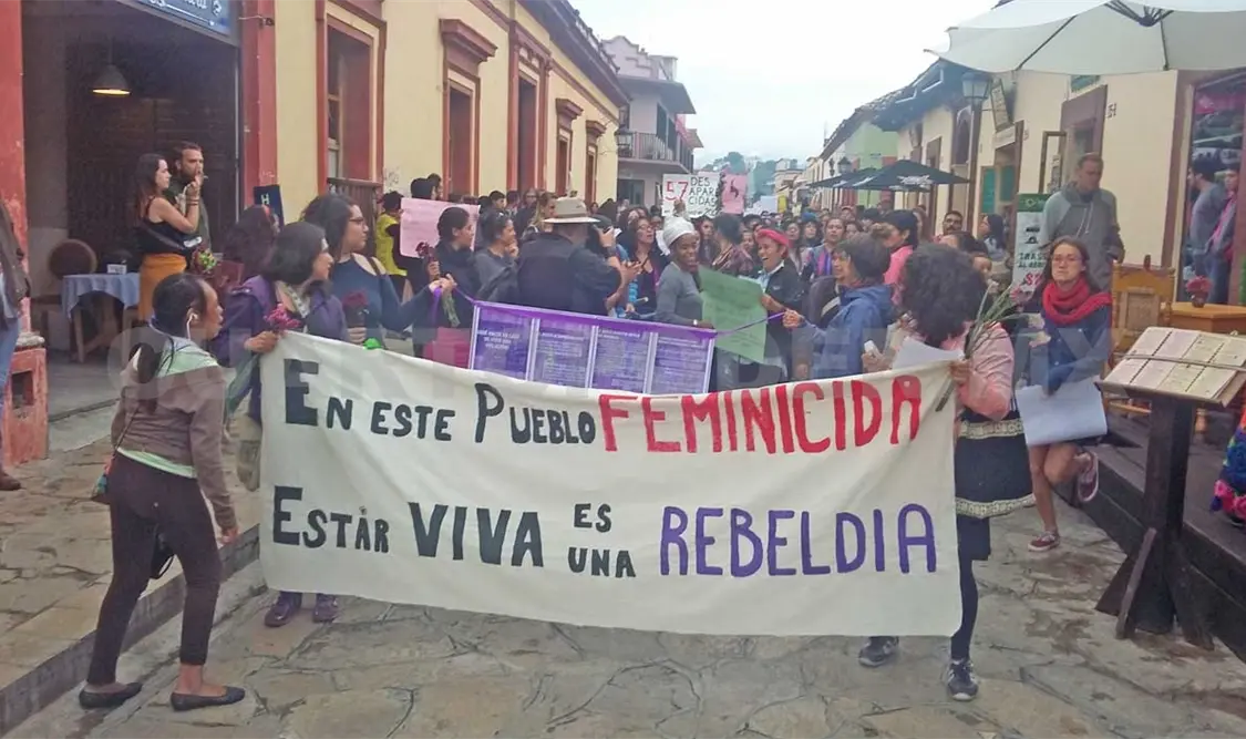 Mujeres marchan contra feminicidios y violencia