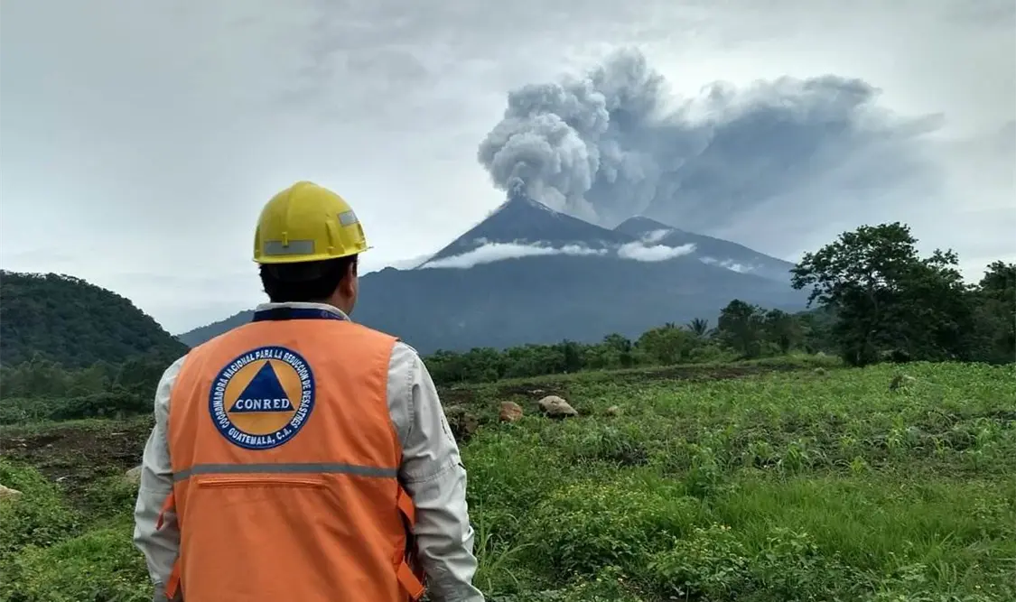 Volcán de Fuego de Guatemala entra en actividad