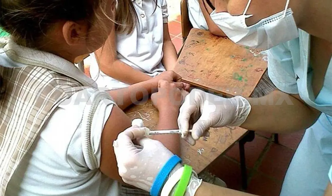 Destacan importancia de vacunación contra VPH