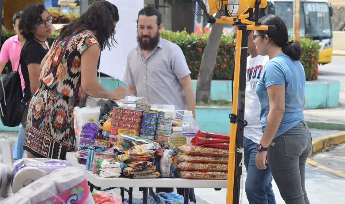Voluntarios se suman a ayuda humanitaria