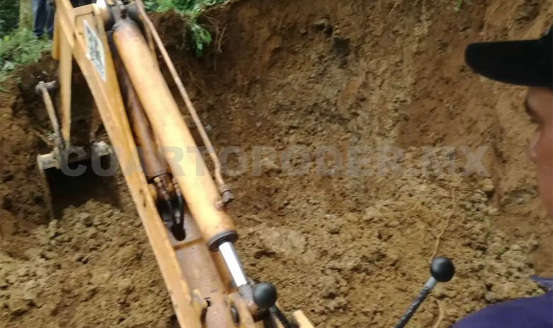 Liberan vías afectadas por derrumbe