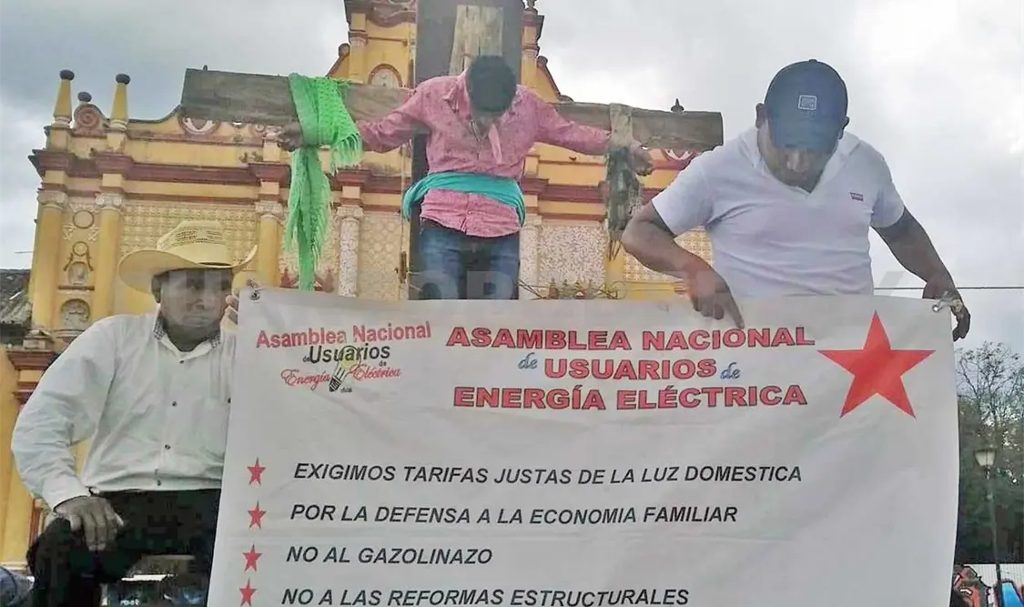 Se crucifican; demandan tarifas justas de luz eléctrica