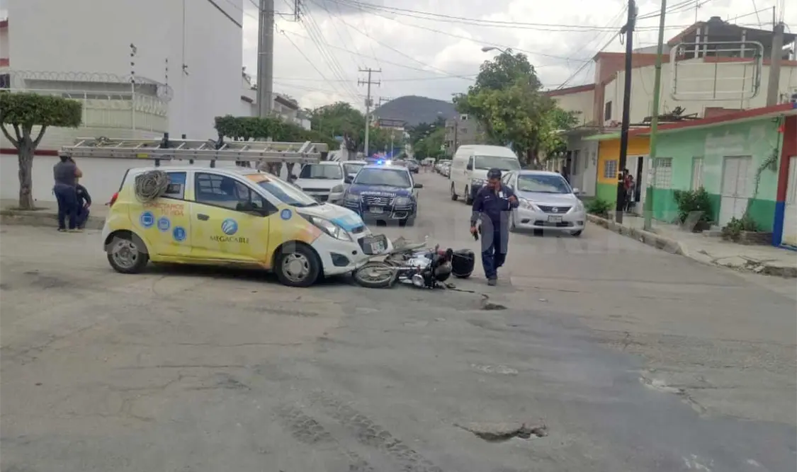 Vehículo atropella a motociclista en Terán