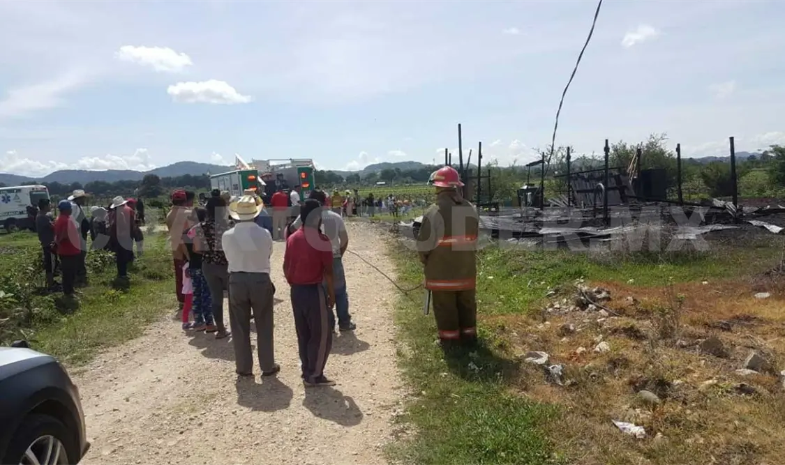 Incendio dejó en cenizas una humilde vivienda