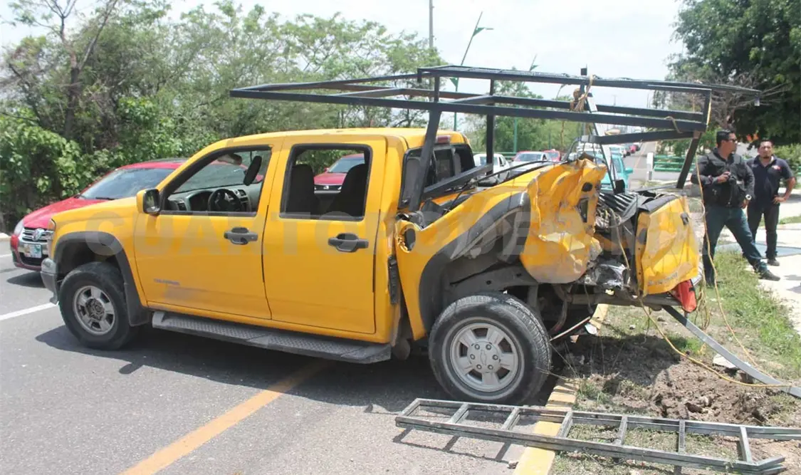 Fuerte accidente deja a dos personas lesionadas
