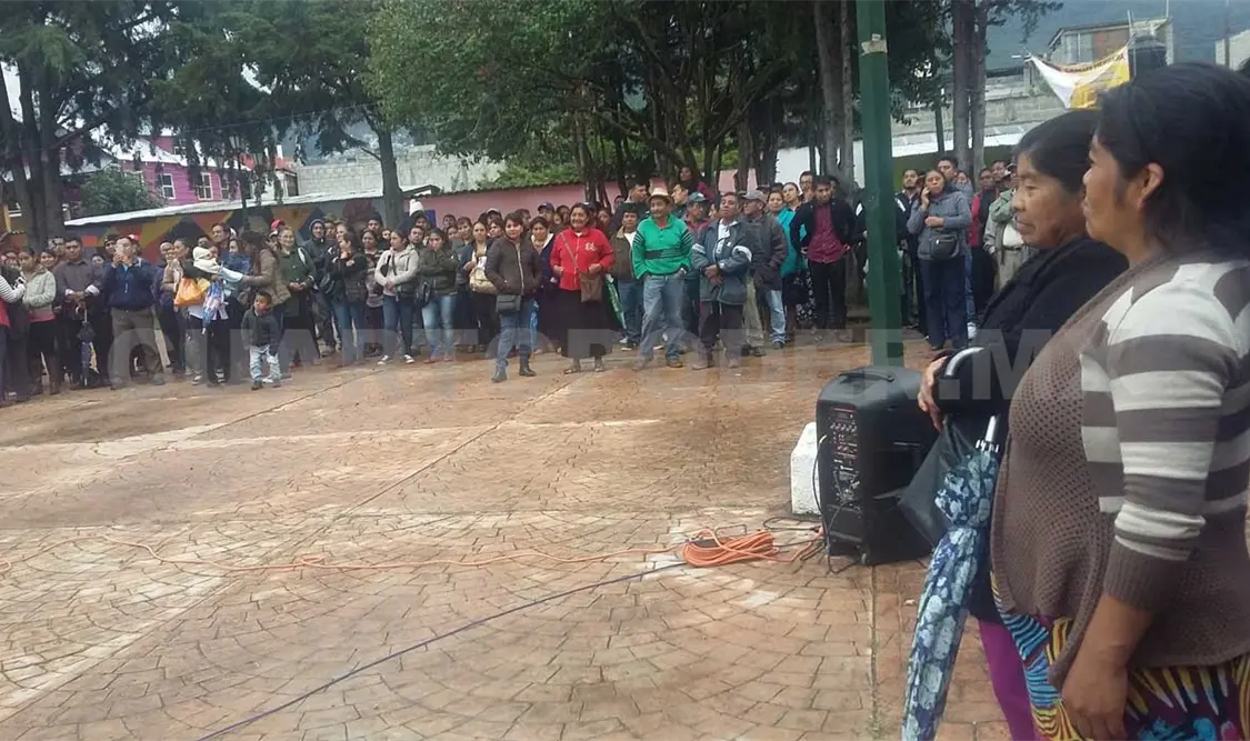 Los acuerdos se realizaron durante una reunión en la plaza del Barrio de Tlaxcala con la presencia de habitantes de 20 colonias. CP