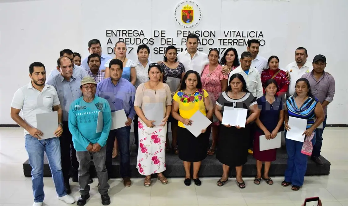 Entregan pensiones vitalicias a deudos