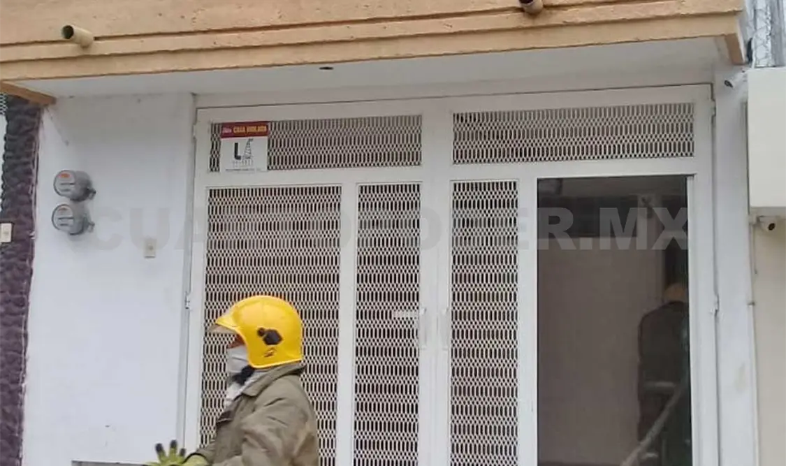 Corto circuito provoca incendio en domicilio