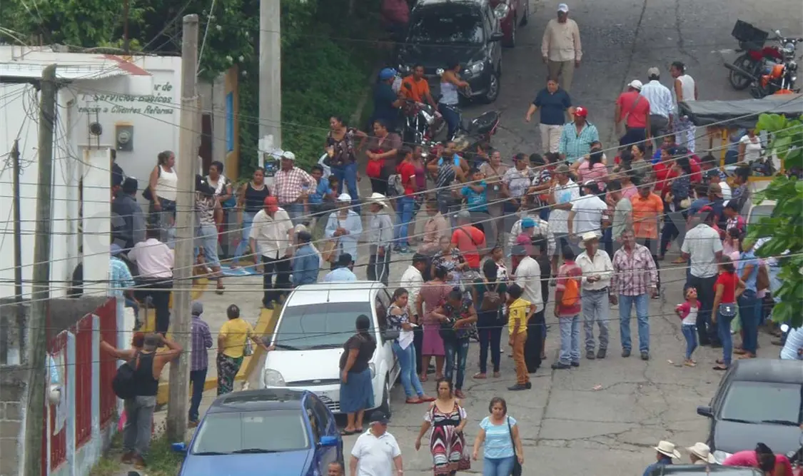 Persisten protestas en CFE por altas tarifas