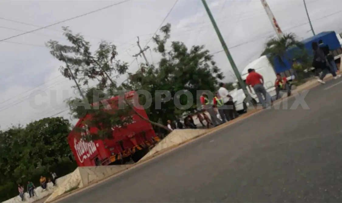 Bloquean maestros entradas a la capital