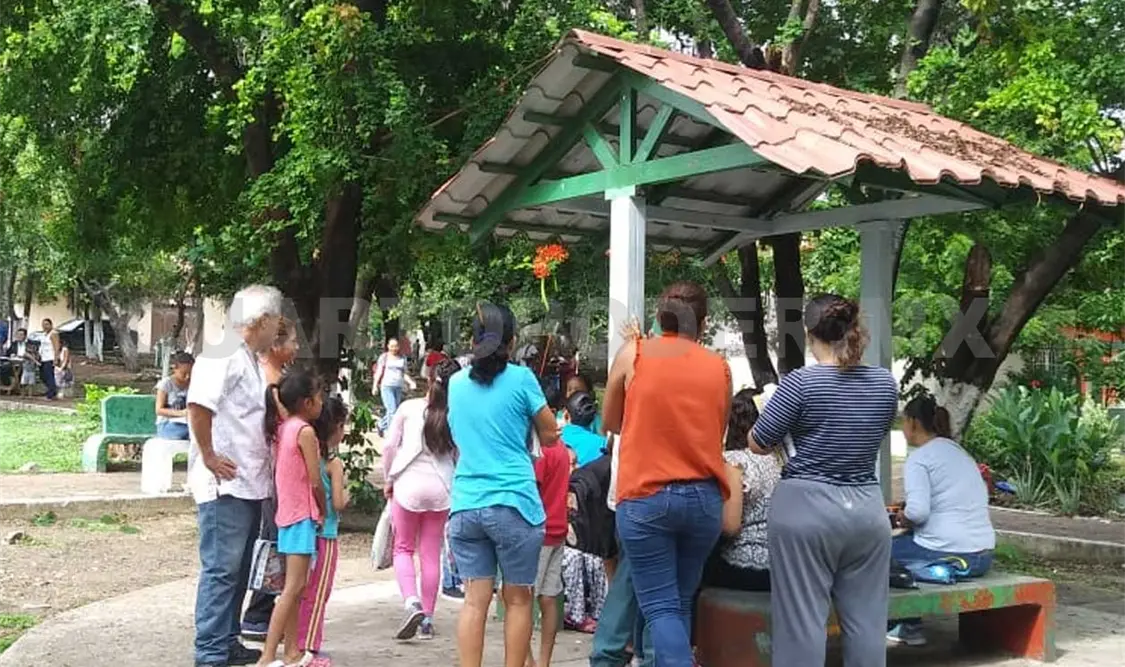 Unos liberan mentes, otros bloquean calles
