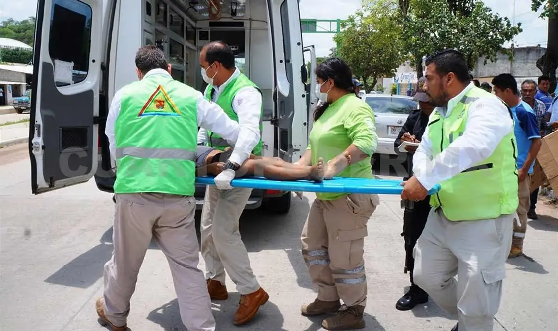 Menor es atropellado por Jetta al cruzar la carretera