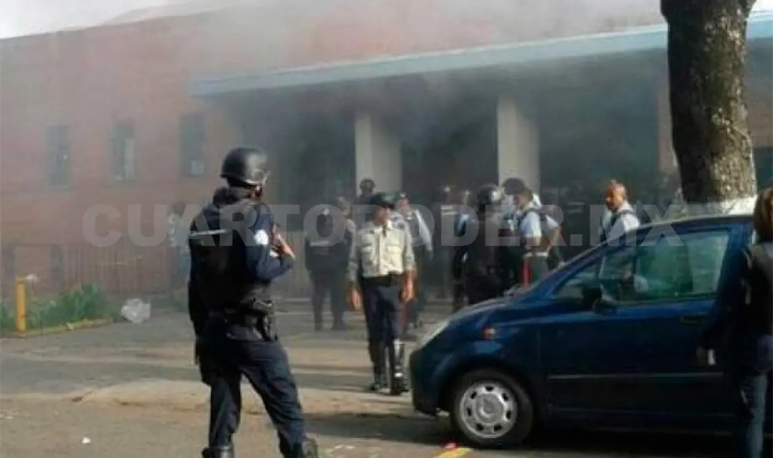Tras una pelea entre dos hombres, uno de los asistentes lanzó una bomba lacrimógena que provocó un tumulto. Agencias
