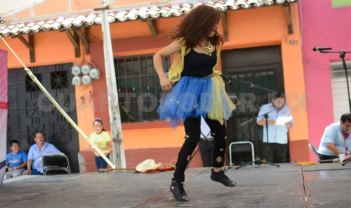 Realizan con éxito Festival Cultural Raíces