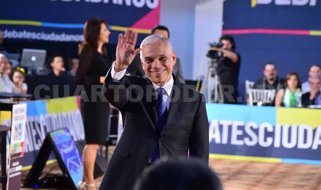 Asisten dos de los cinco candidatos a Gobernador