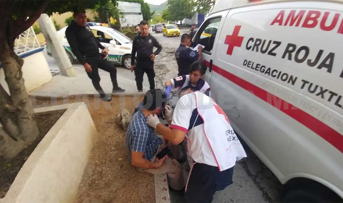 Hombre es apedreado en riña