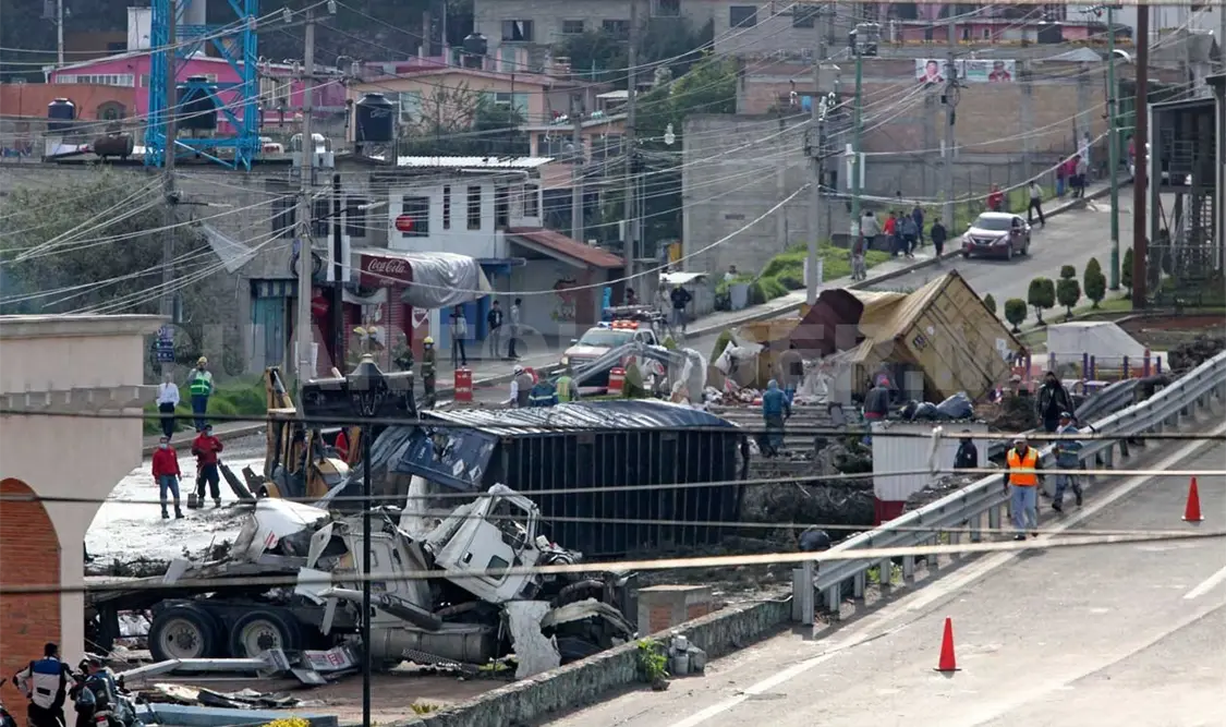 Vuelca tráiler en la México-Toluca