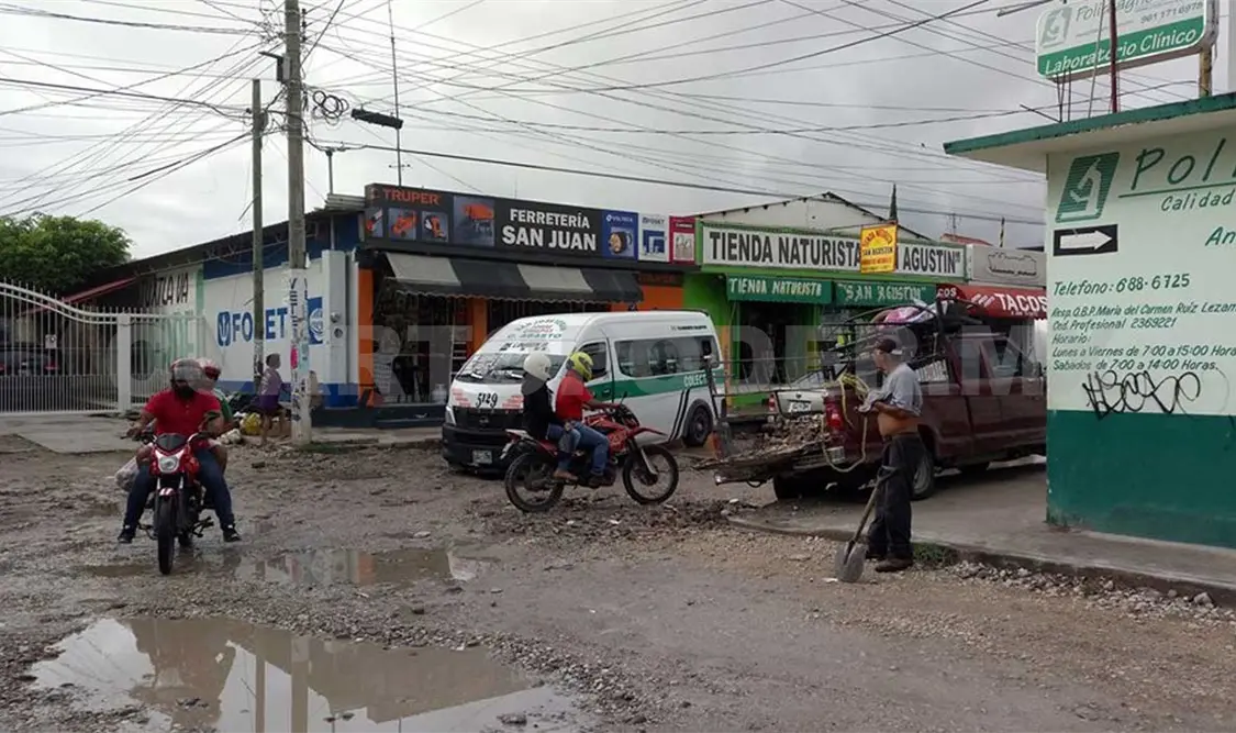 Ciudadanos recuperan vialidades afectadas por baches