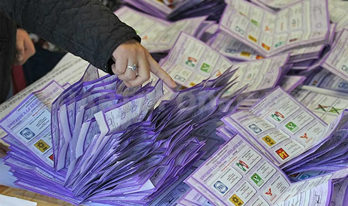 A partir de las 18:00 horas estarán contabilizando los votos. Agencias