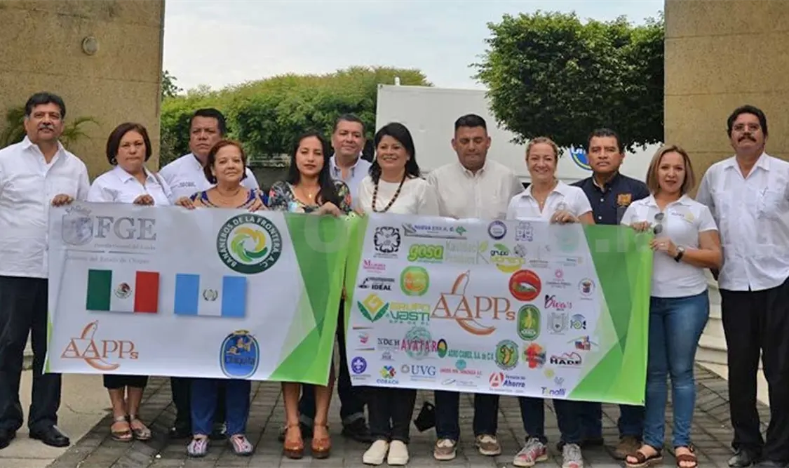 El personal de la Unach entregó una dotación de víveres en apoyo a personas de Guatemala. CP