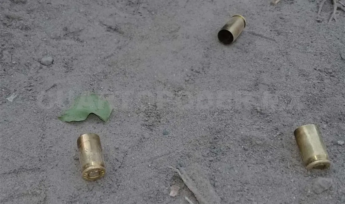 Algunos casquillos percutidos tras la balacera de militantes. CP