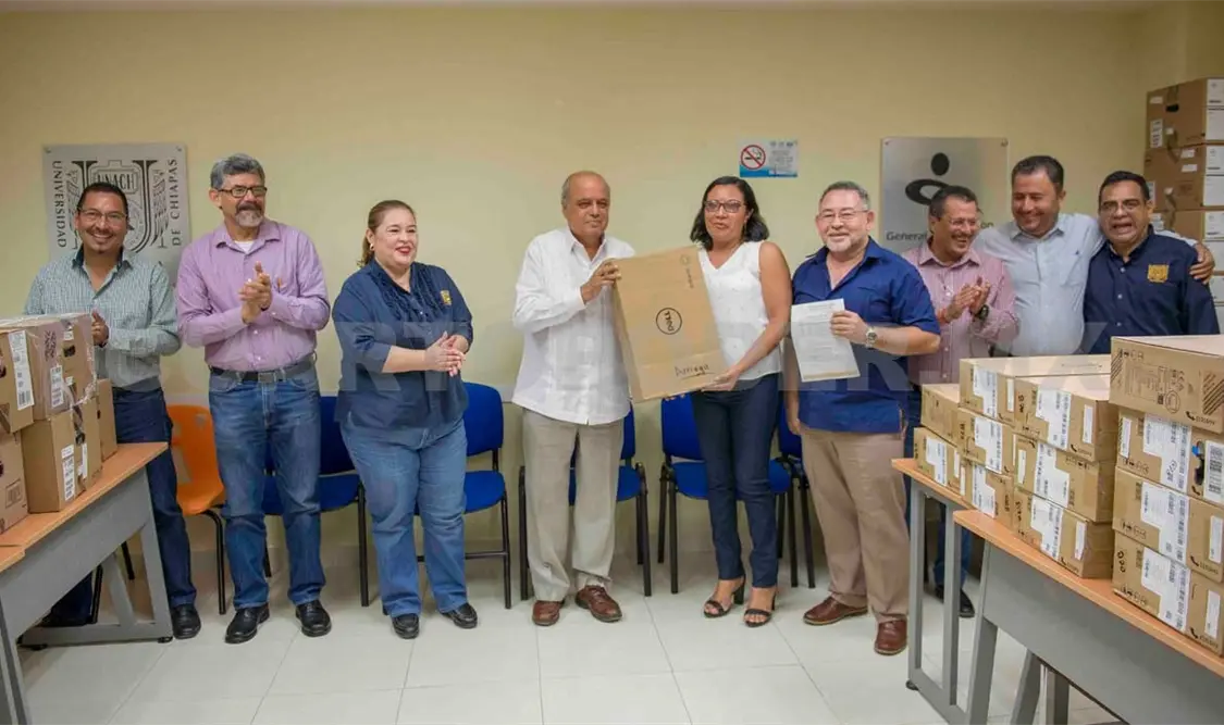 Dotan de equipos de cómputo a unidades académicas