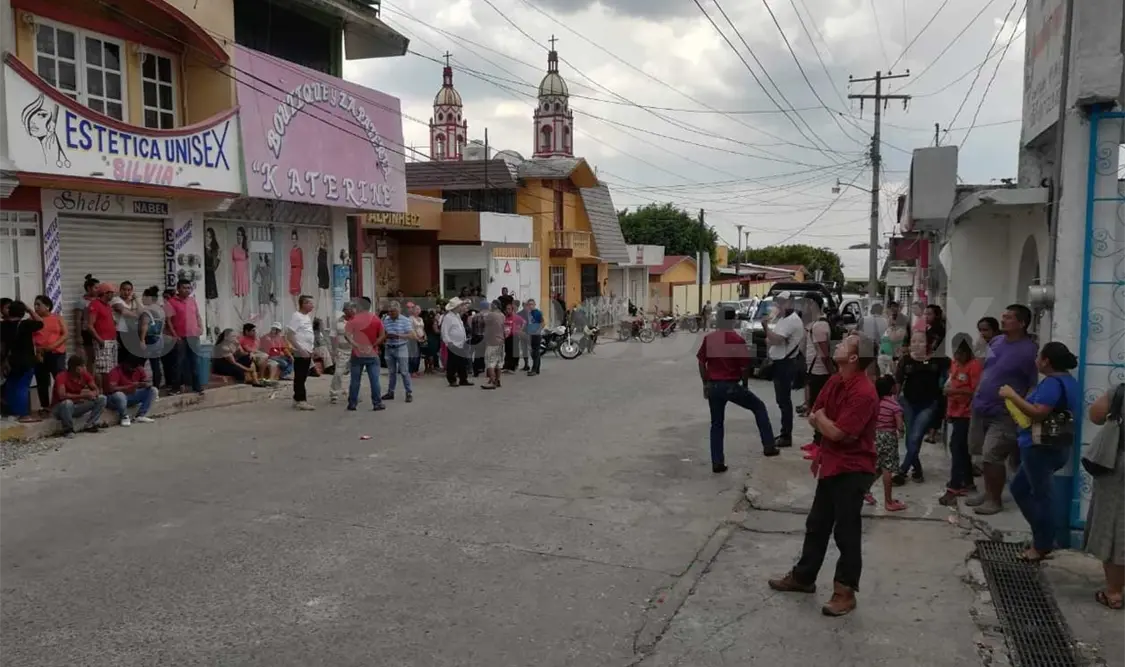 Protestan frente al consejo municipal electoral