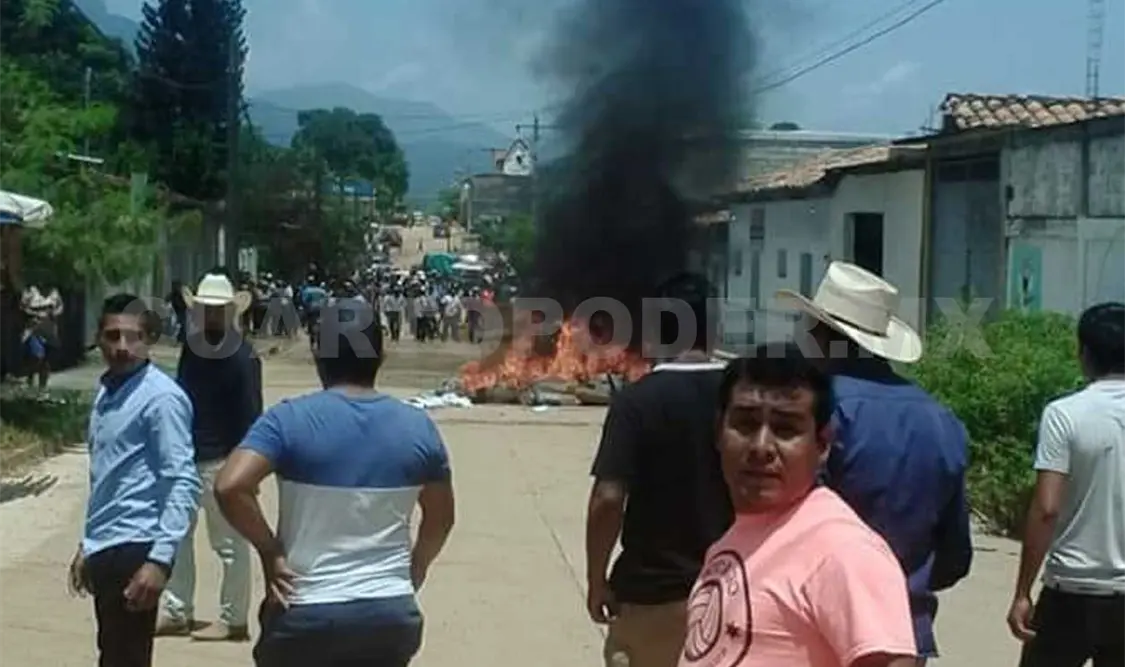 Queman papelería electoral frente al IEPC