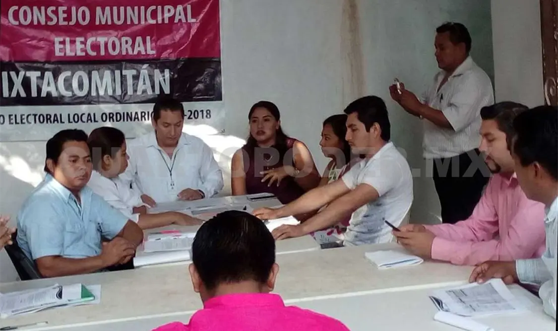Entregan setenta constancias de mayoría a Alcaldes