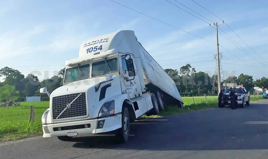Acelerado sufre salida de camino