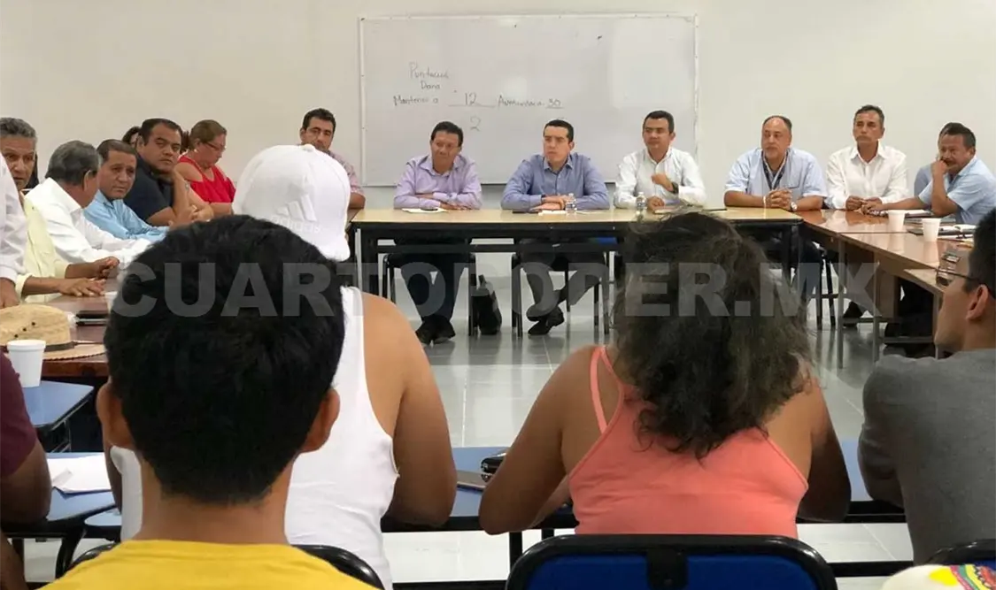 Se reúne Eduardo Campos con directores