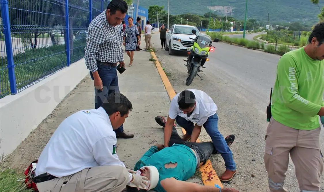 Dos hombres terminan hospitalizados al derrapar