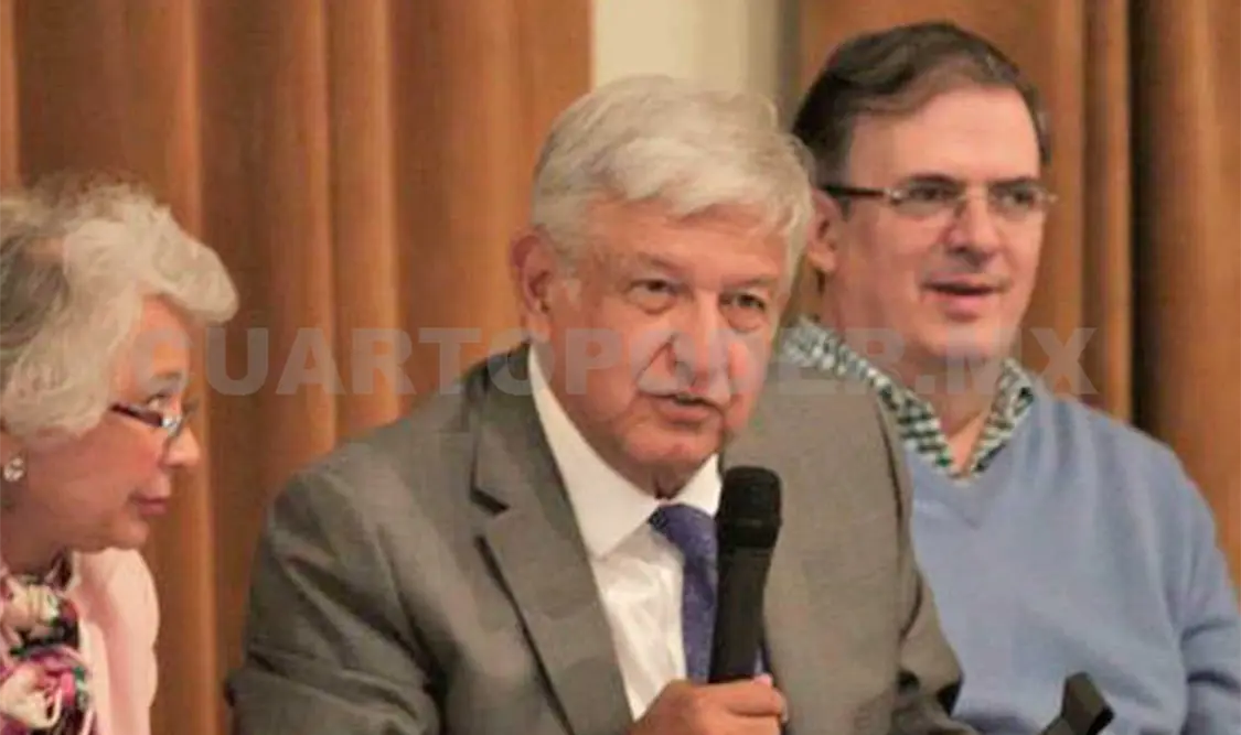 López Obrador dijo que se analiza la posibilidad de construir dos refinerías. @lopezobrador_mx