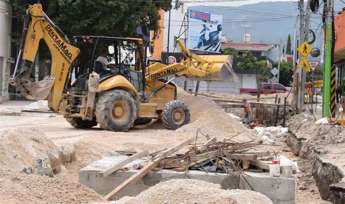 Más obras públicas para empresas chiapanecas, exigen sectores de la construcción. CP.