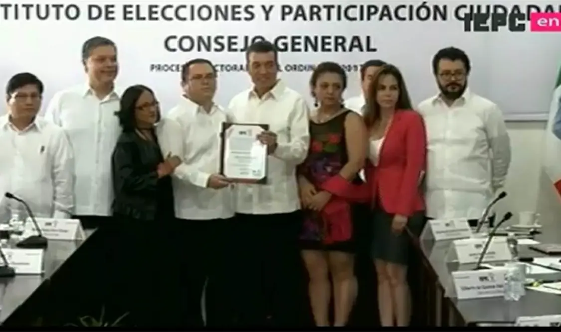 Rutilio Escandón Cadenas recibe constancia como gobernador electo