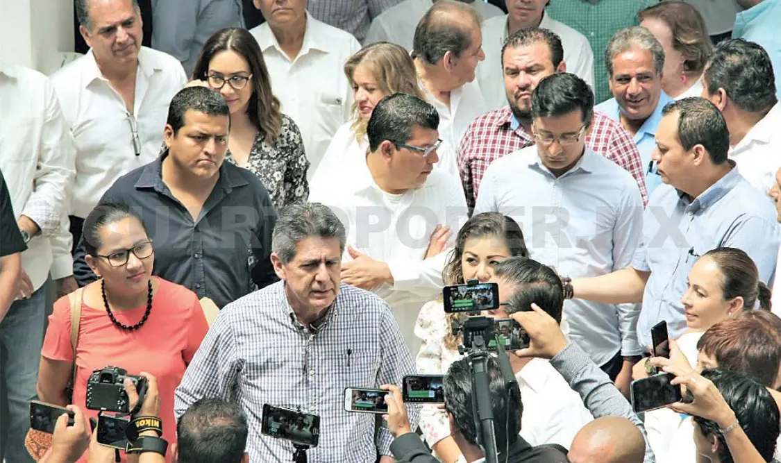 Inician alcaldes, electo y en funciones, trancisión