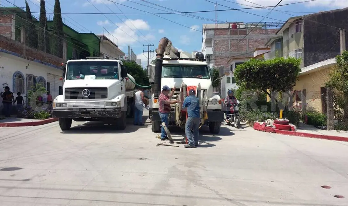 SMAPA atiende drenaje azolvado