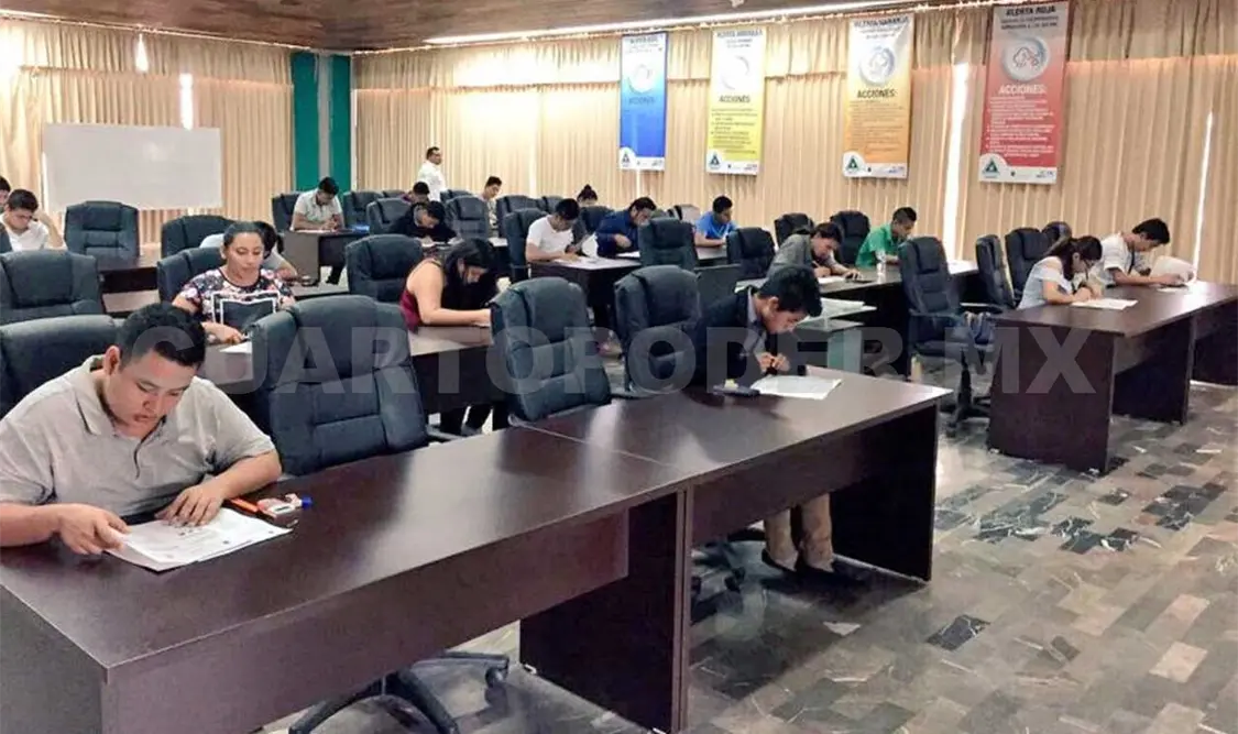 Aspirantes a Licenciatura en PC presentan examen