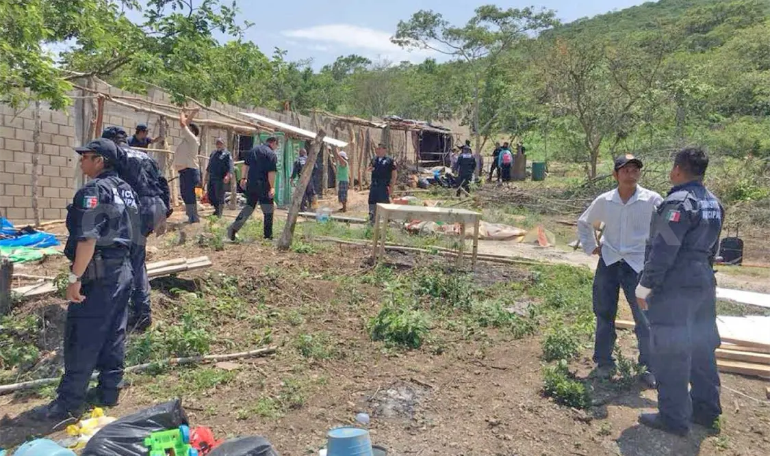 En operativo desalojan a invasores de predio