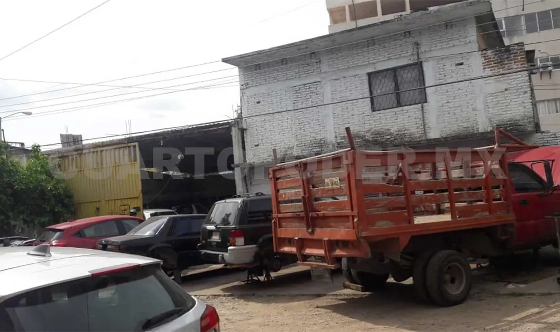Autos abandonados y calle insegura, alerta en la ciudad