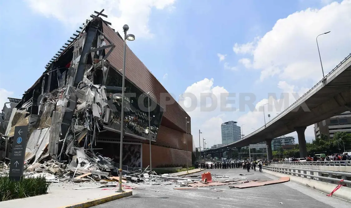 Saldo blanco tras derrumbe de plaza
