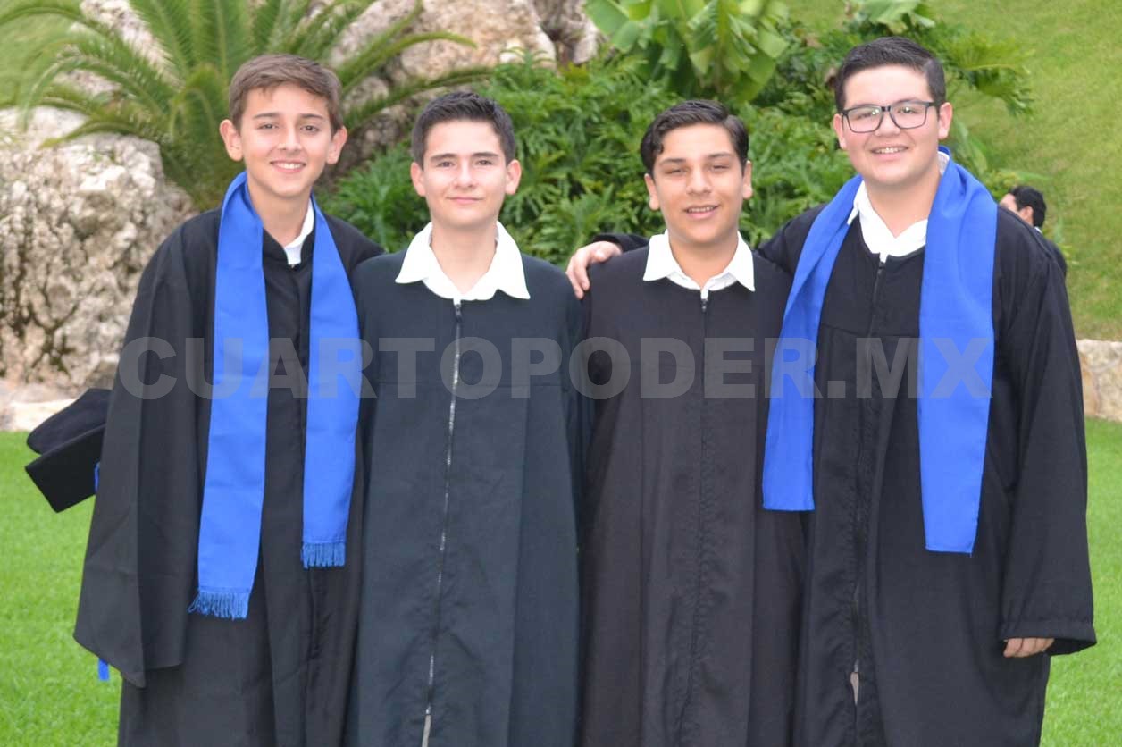 Se graduaron con honores