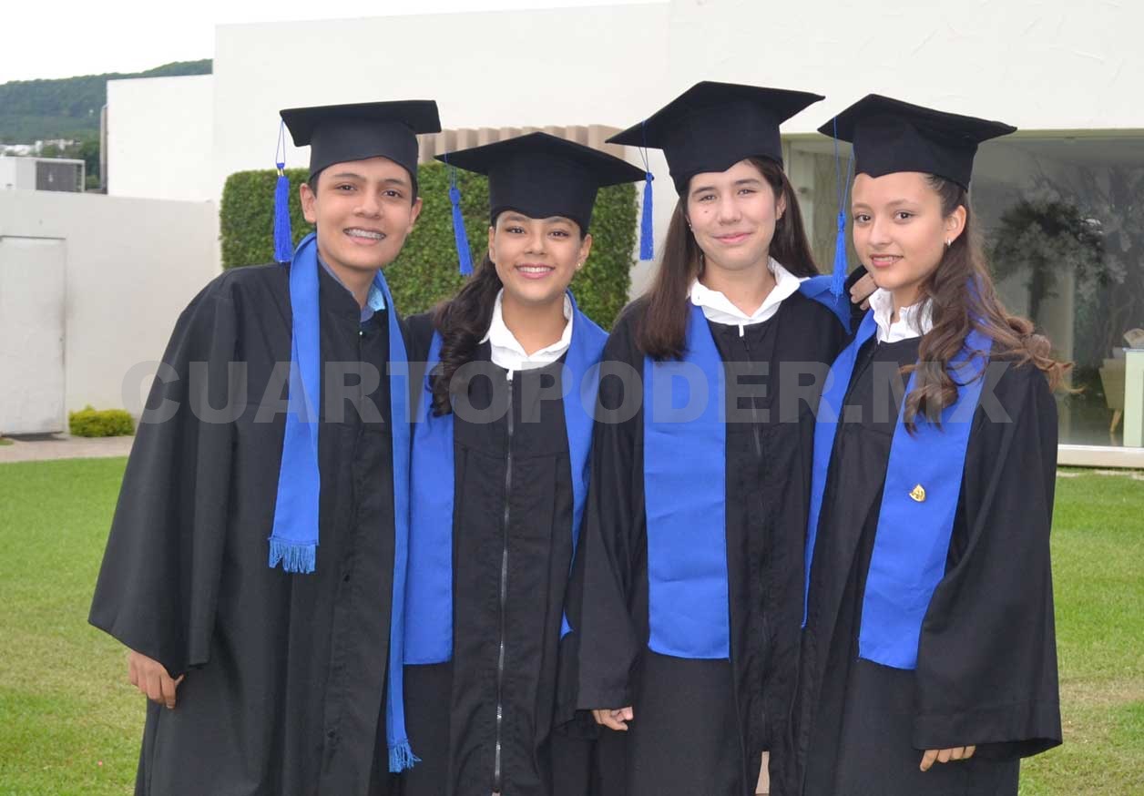 Se graduaron con honores