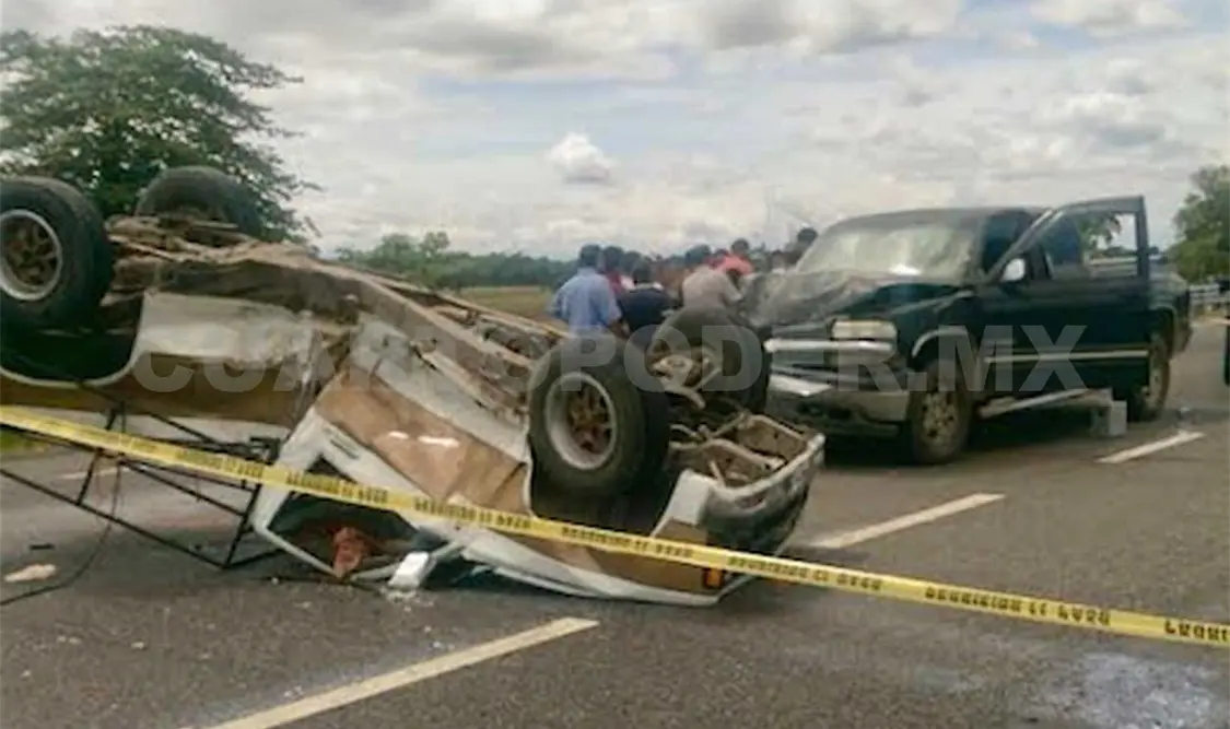 Cuatro lesionados deja volcadura de camioneta